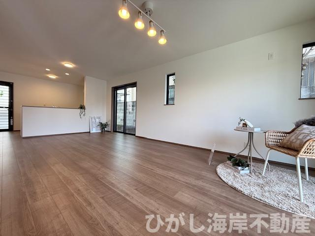 平塚市西八幡4丁目　新築戸建　全2棟のダイニング|20帖　LDK