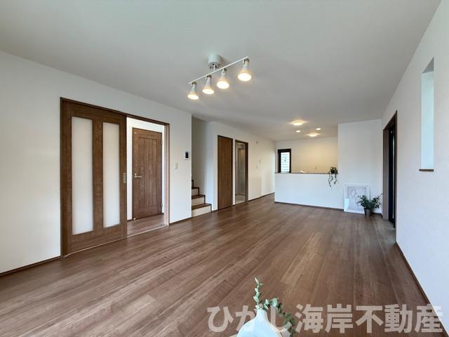 平塚市西八幡4丁目　新築戸建　全2棟の居間・リビング|20帖　LDK