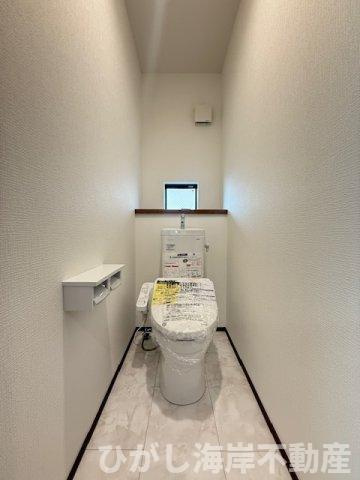 平塚市西八幡4丁目　新築戸建　全2棟のトイレ|洗浄機能付きお手洗い