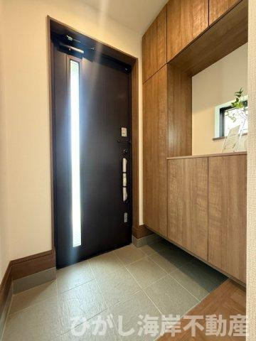 平塚市西八幡4丁目　新築戸建　全2棟の玄関|玄関