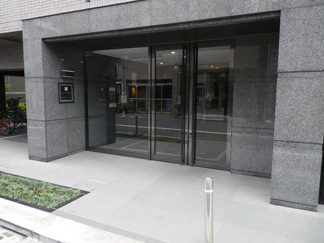 ルーブル大島のエントランス