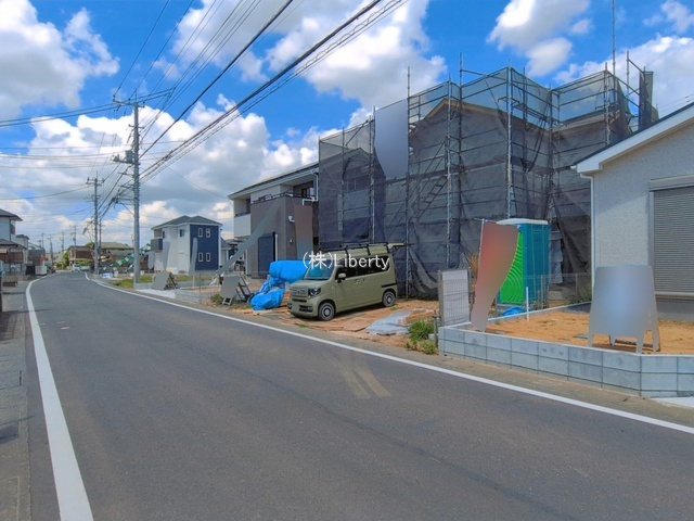 土浦市板谷4丁目25-P1　新築戸建　11号棟の前面道路含む現地写真