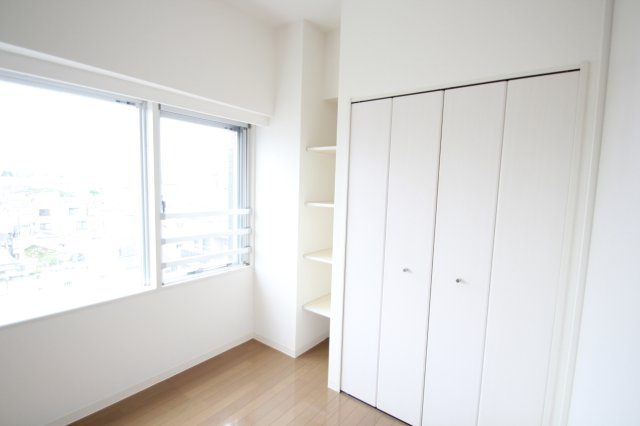 使い勝手のいい洋室です