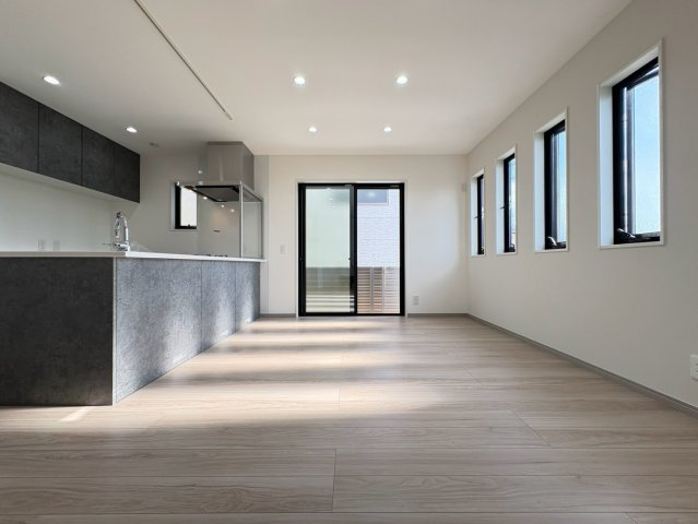 角地＆目の前が田畑につき開放感あり●陽当たり良好３ＬＤＫ●駐車２台可能●城陽市平川広田