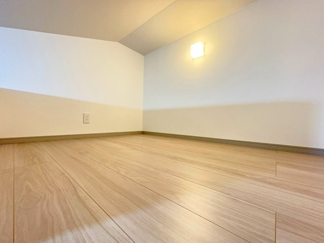 角地＆目の前が田畑につき開放感あり●陽当たり良好３ＬＤＫ●駐車２台可能●城陽市平川広田の洋室|ロフト