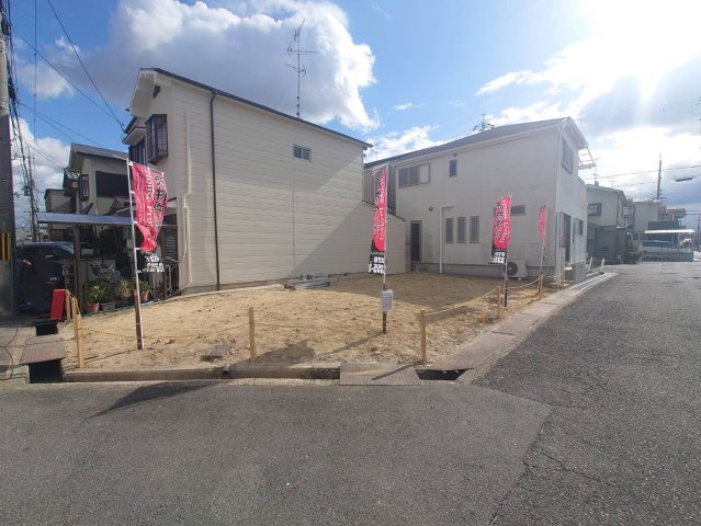 角地＆目の前が田畑につき開放感あり●陽当たり良好３ＬＤＫ●駐車２台可能●城陽市平川広田の前面道路含む現地写真|前道(２０２６年１月撮影)