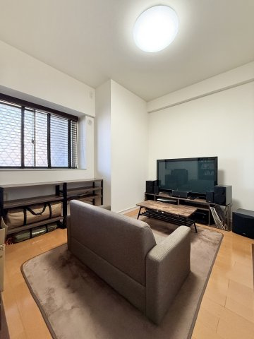 ディークラディア浜松宮竹の洋室|約5帖洋室！寝室から書斎まで使いやすい広さです。
