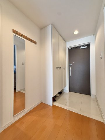 ディークラディア浜松宮竹の玄関|大理石が敷かれた玄関は高級感が漂います。
