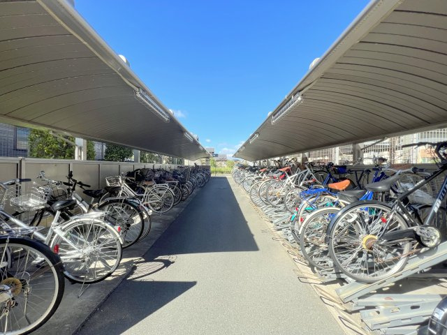 ディークラディア浜松宮竹の駐輪場|屋根付き駐輪場！雨の日でも濡れる心配がありません！
