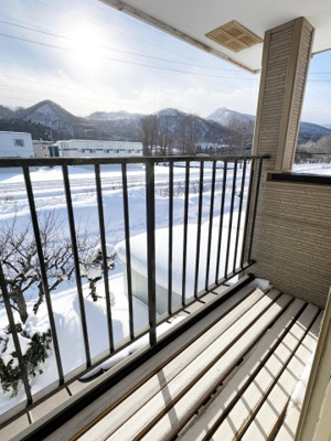 【バルコニー】 | 手稲区星置1-8 南東角地一戸建 | ２階南面にはうれしいバルコニー付き♪