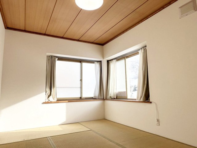 【和室】 | 手稲区星置1-8 南東角地一戸建 | コーナー出窓のある日当たりの良い和室♪大きな押入れも付いています♪