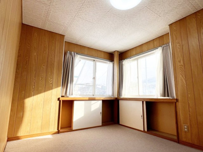 【洋室】 | 手稲区星置1-8 南東角地一戸建 | コーナー出窓のある２階洋室は眺めもGOOD♪全室に収納があり豊富な収納力♪