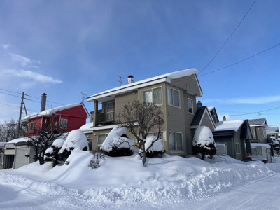 【外観】 | 手稲区星置1-8 南東角地一戸建 | 南東角地・南向いが線路用地で日当りばっちり・開放的な立地♪