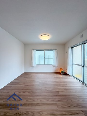 エメラルドマンション生の松原の居間・リビング