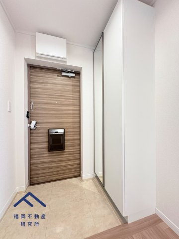 エメラルドマンション生の松原の玄関