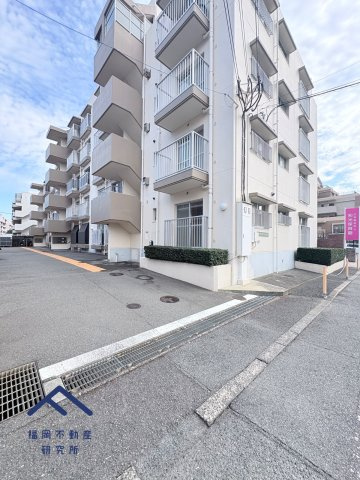 エメラルドマンション生の松原の外観