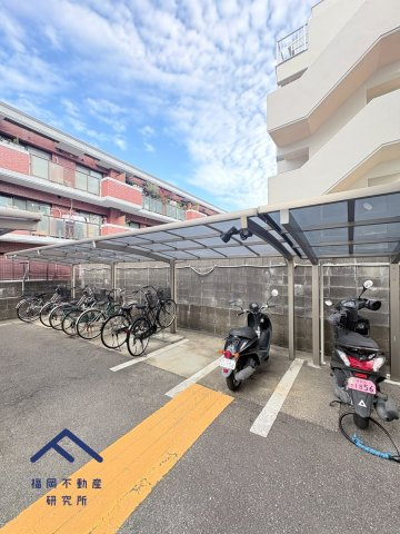 エメラルドマンション生の松原の駐車場