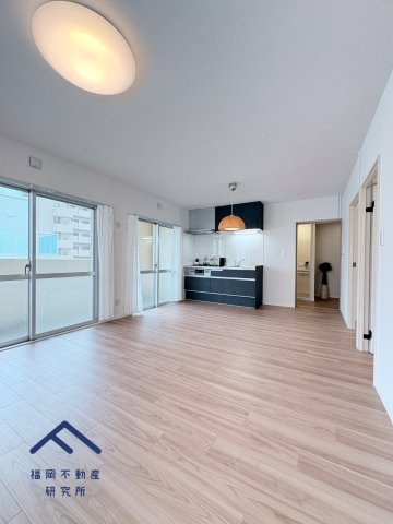 エメラルドマンション生の松原の居間・リビング