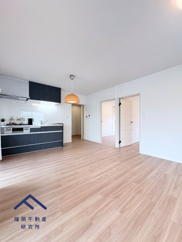 エメラルドマンション生の松原の居間・リビング