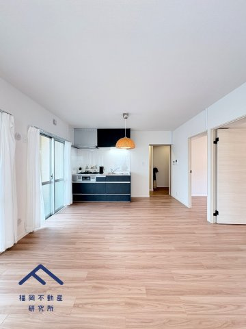 エメラルドマンション生の松原の居間・リビング