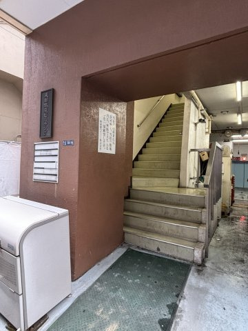 東都銀座ビル　6Fのエントランス