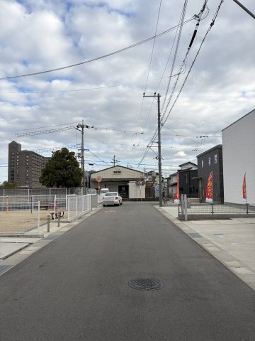 岩出市金池・中古戸建・54739の前面道路含む現地写真