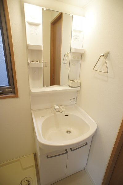 サザンカの洗面所|シャワー付き洗面化粧台♪