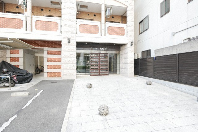 大阪市東成区中本４丁目の賃貸マンションのエントランス