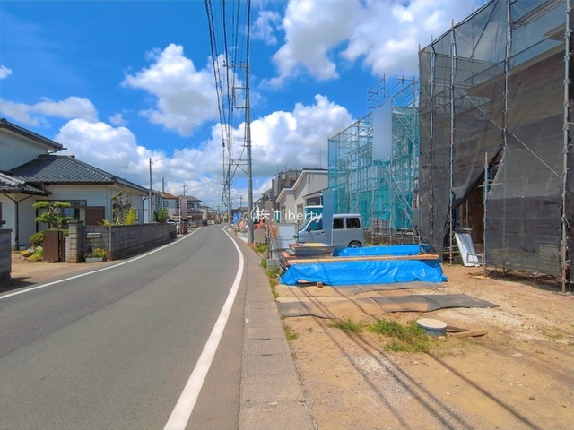 土浦市板谷4丁目25-P1　新築戸建　9号棟の前面道路含む現地写真