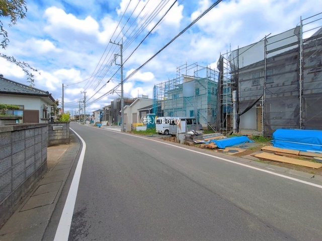 土浦市板谷4丁目25-P1　新築戸建　9号棟の前面道路含む現地写真