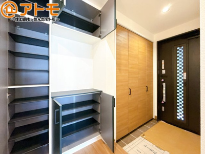 【玄関】 | 葵区羽鳥6　新築戸建　A区画 | 玄関は収納付きで使い勝手良好♪見た目もすっきり♪
