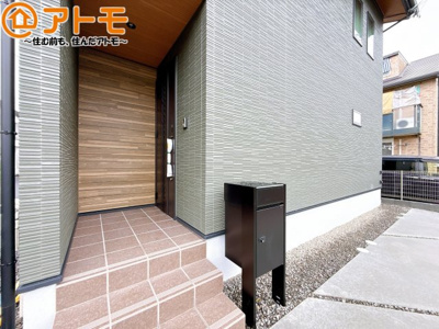 【玄関】 | 葵区羽鳥6　新築戸建　A区画 | 落ち着いた色合いの玄関はダブルロックで防犯性に優れた仕様になっています♪
