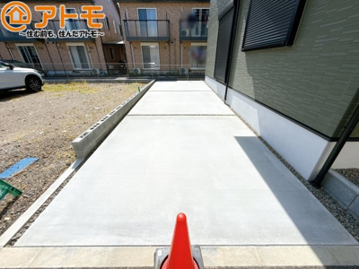 【駐車場】 | 葵区羽鳥6　新築戸建　A区画 | リビングへ直接荷物を入れられる駐車場♪3台駐車可能です！