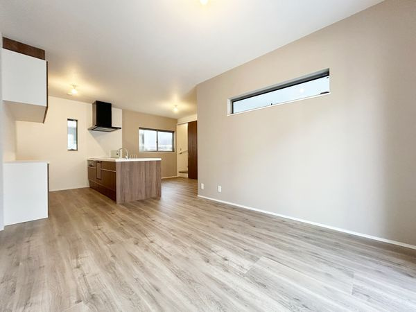 豊中市庄内西町4丁目　新築戸建の居間・リビング|ゆったり過ごせるリビングです