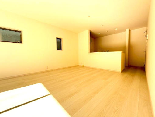 岸和田上町3期全2棟リーブルガーデン　1号棟の居間・リビング|ゆったりとしたリビングです