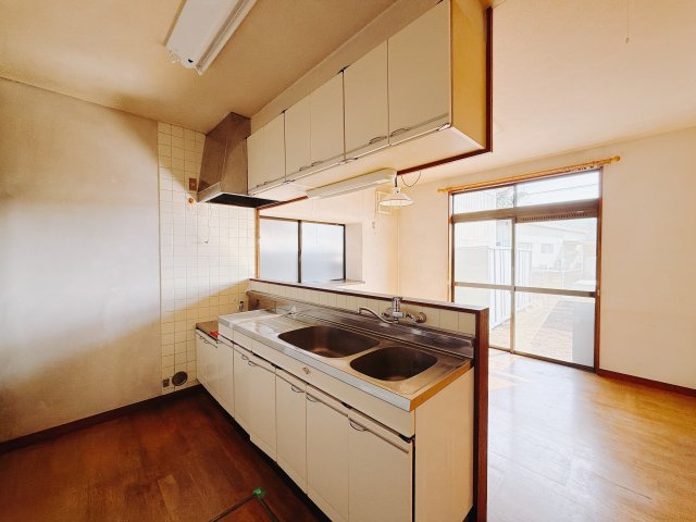 【中古戸建】高崎市中里町1期のキッチン|■キッチン｜キッチンで家事をしていても部屋全体が見渡せる安心設計です（＾＾）☆