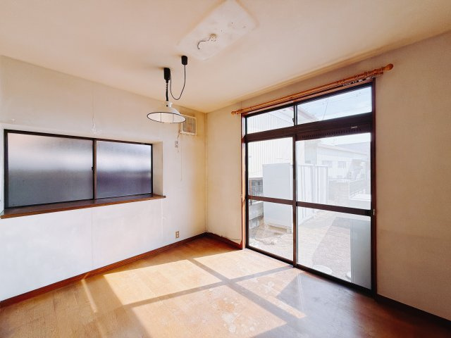 【中古戸建】高崎市中里町1期の居間・リビング|■リビング｜大きい窓からあたたかいたっぷりの光が入ります♪開放的な空間で毎日をもっと快適に(*＾＾*)