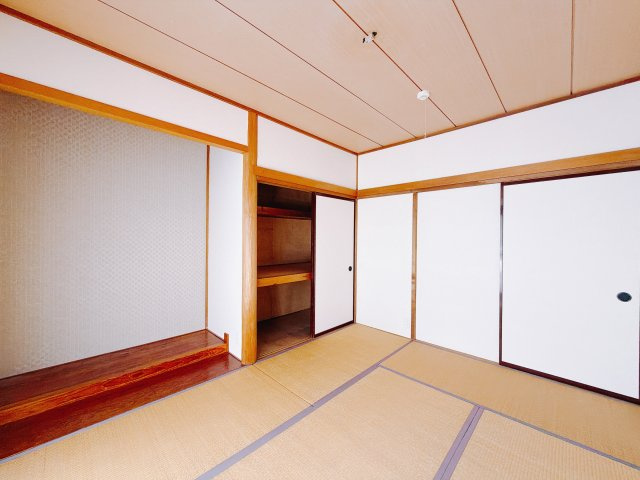 【中古戸建】高崎市中里町1期の和室|■1階和室｜和室でしか味わえない畳ならではの香りや素材で和のやすらぎを感じてください♪休日はお子様とお昼寝するのにも最適です！