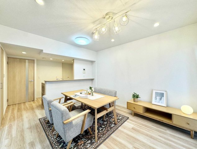 六実マンションの居間・リビング|〈施工例〉リビングダイニング