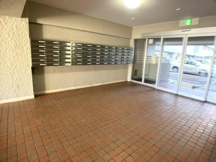 六実マンションのエントランス|メールボックス