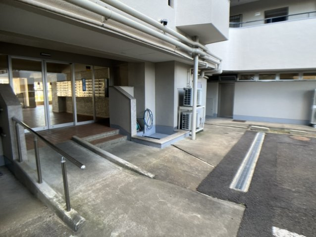 六実マンションのその他共用部分|エントランススロープ