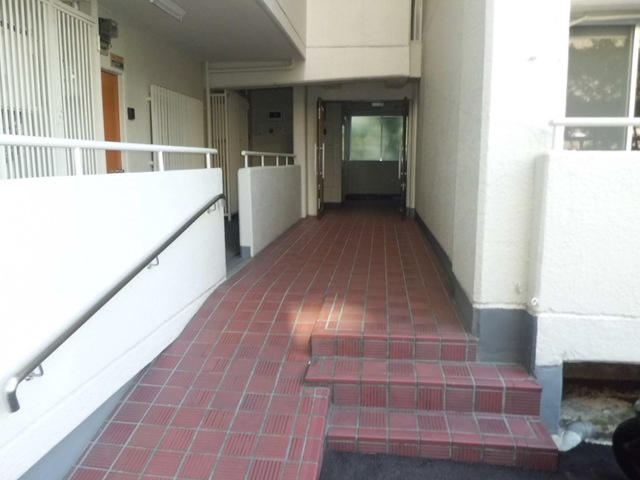 神戸市東灘区本山南町９丁目の賃貸マンションのエントランス