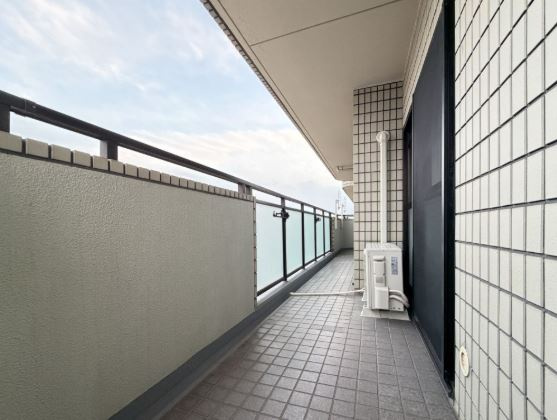 ライオンズマンション八戸ノ里 弐番館 のバルコニー|東向きバルコニー