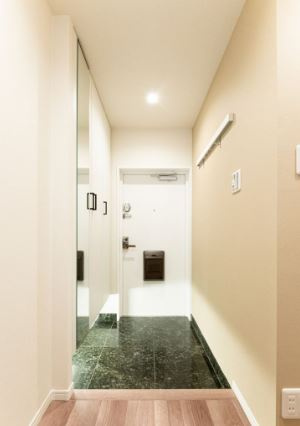 ライオンズマンション八戸ノ里 弐番館 の玄関