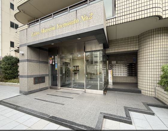 ライオンズマンション八戸ノ里 弐番館 のエントランス