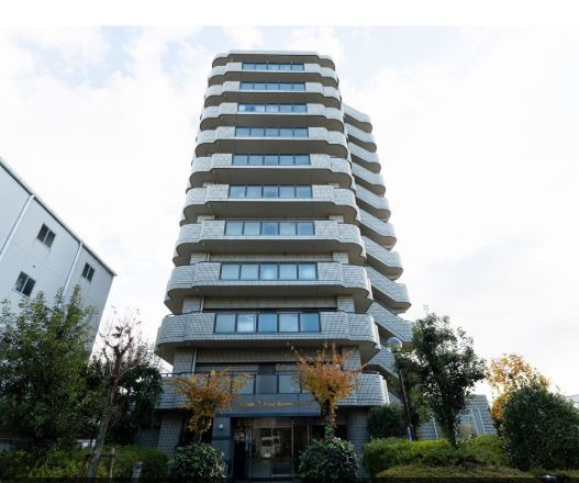 ライオンズマンション八戸ノ里 弐番館 の外観|11階建てタイル張りマンション