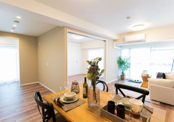 ライオンズマンション八戸ノ里 弐番館 の居間・リビング