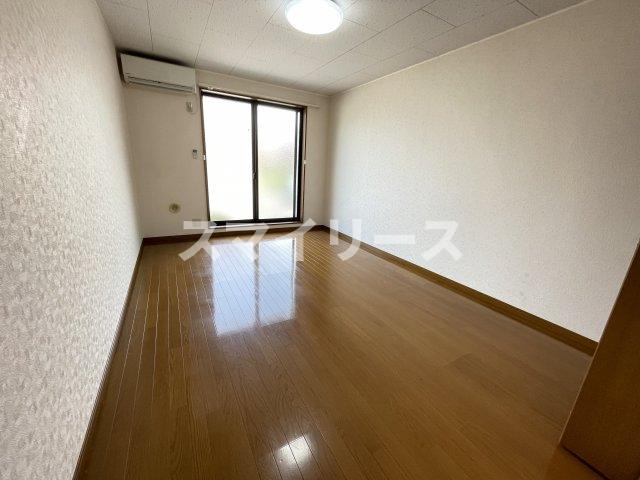 アムールグリーンビレッジⅢの居間・リビング