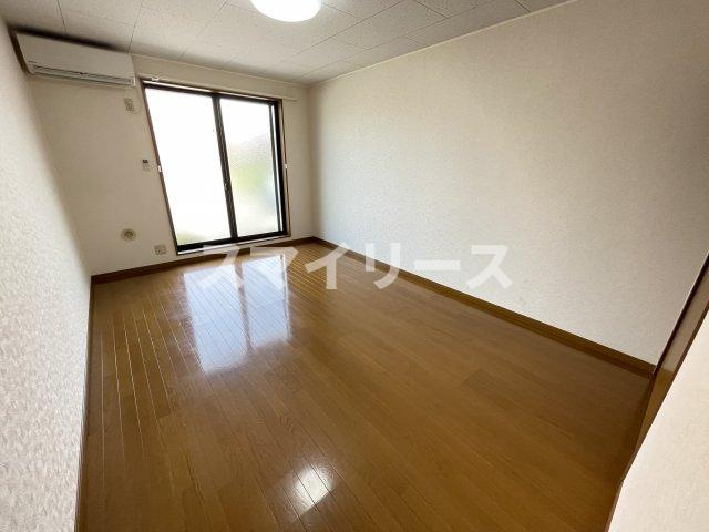 アムールグリーンビレッジⅢの居間・リビング