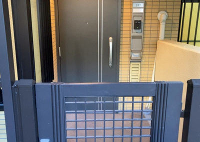 【その他共用部分】 | タウンズ八王子パークリッジ | 共有部分は、住民なら誰もが使える設備のこと。例えば駐車場やエレベーター、インターネット設備、セキュリティ設備などがあります。他にも、マンションの廊下・外部階段やエントランス・ゴミ置き場などがあります。